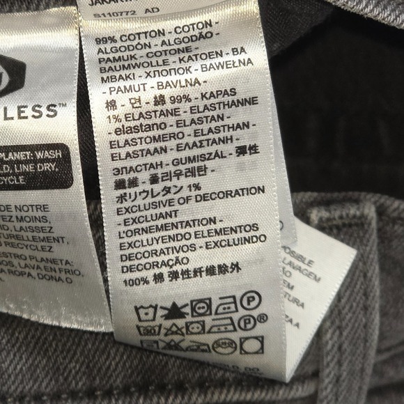 Levi's SilverTab Mom Jeans Womens 26x27 Black High Rise Tapered Ankle A3699-0001 - Picture 8 of 8